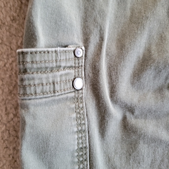 Liz Claiborne Capri Pants Size 6 - Picture 5 of 5